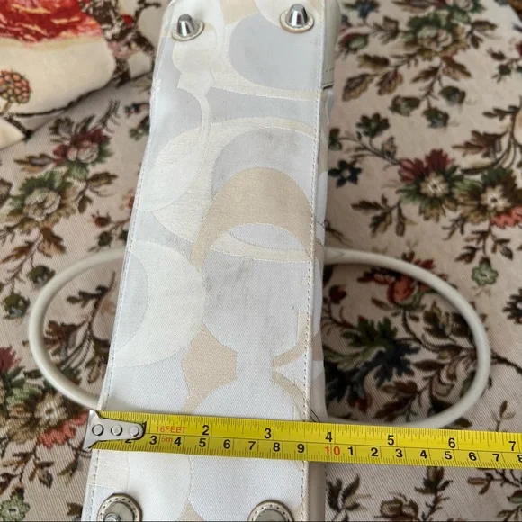 Coach beige off white signature print purse Hampton F13337 leather accents - Picture 9 of 9